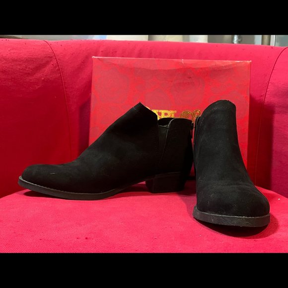 Carlos by Carlos Santana Black Bates 2 Faux Suede Ankle Boot 9/12 with Box - Picture 1 of 7